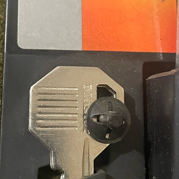 Master M515XTLJ Magnum Lock 2- Pack Keyed Alike Padlocks NEW - Picture 4 of 6